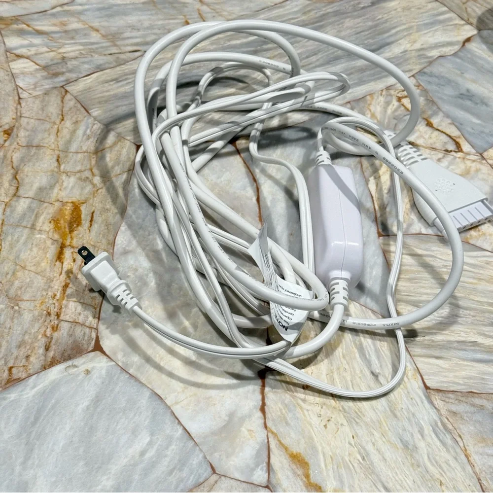 Universal‎ White Charging Cable